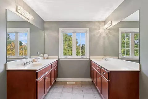 Bath - 26640 Lindengate Cir, Plainfield, IL 60585 photo 1 of 2