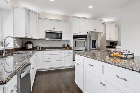 Kitchen - 26640 Lindengate Cir, Plainfield, IL 60585 photo 3 of 4