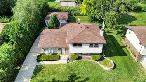 722 Merlin Dr, Schaumburg, IL 60193