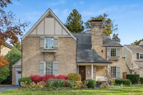 1024 Pontiac Rd, Wilmette, IL 60091