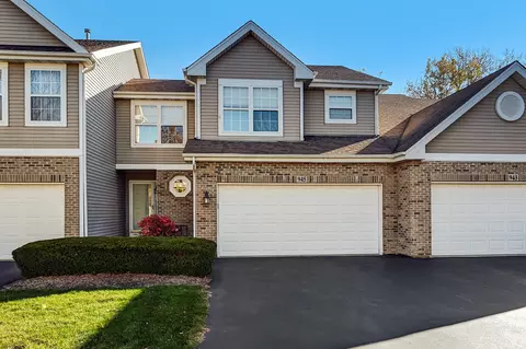 945 Willow St, Itasca, IL 60143