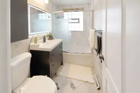 Bath - 2503 Fulle St, Rolling Meadows, IL 60008 photo 1 of 1