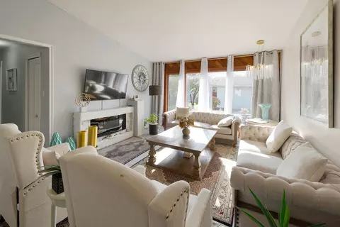 Living - 2503 Fulle St, Rolling Meadows, IL 60008 photo 3 of 3