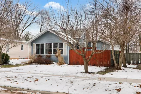 1212 N Madison St, Bloomington, IL 61701