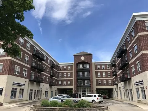 10 N Lake St #316, Grayslake, IL 60030