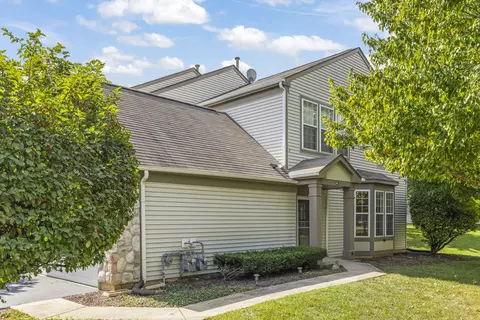 3220 Bromley Ln, Aurora, IL 60502