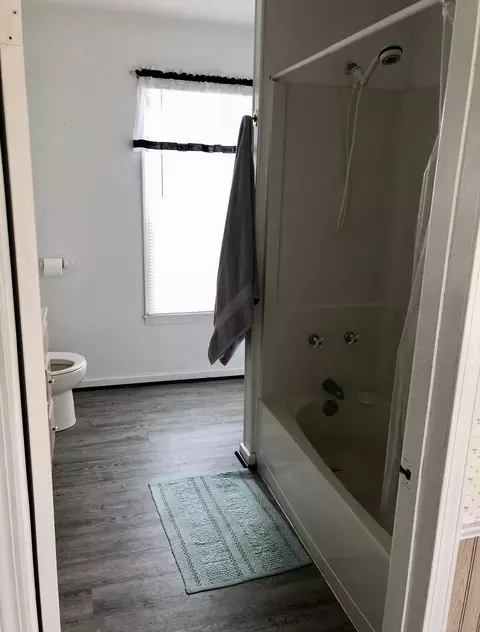 Bath - 2021 7th St, Peru, IL 61354 photo 2 of 2