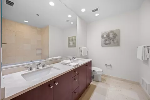 Bath - 60 E Monroe St #2307, Chicago, IL 60603 photo 1 of 4