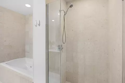 Bath - 60 E Monroe St #2307, Chicago, IL 60603 photo 3 of 4