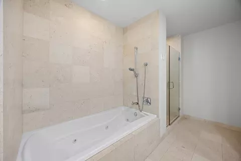 Bath - 60 E Monroe St #2307, Chicago, IL 60603 photo 2 of 4