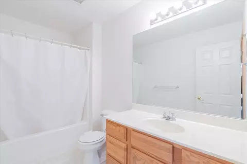 Bath - 417 Robert Dr, Normal, IL 61761 photo 2 of 3