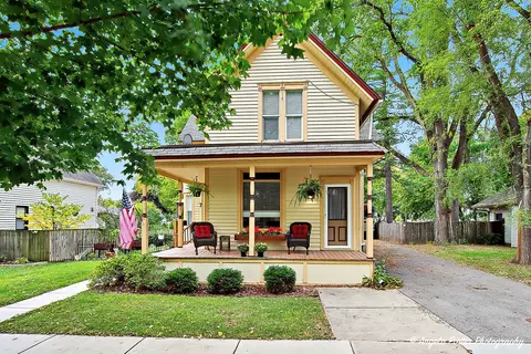 7 King William St, East Dundee, IL 60118
