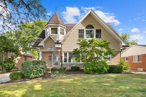 963 S Saylor Ave, Elmhurst, IL 60126