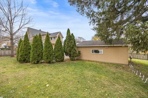 Exterior - 1017 Center St, Elgin, IL 60120 photo 7 of 11