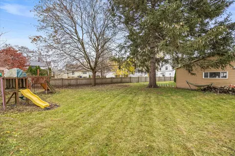 Exterior - 1017 Center St, Elgin, IL 60120 photo 9 of 11