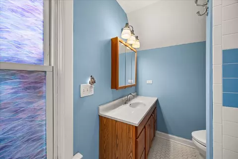 Bath - 1017 Center St, Elgin, IL 60120 photo 3 of 3