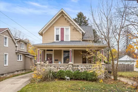 Exterior - 1017 Center St, Elgin, IL 60120 photo 2 of 11