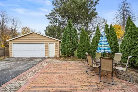 Exterior - 1017 Center St, Elgin, IL 60120 photo 6 of 11