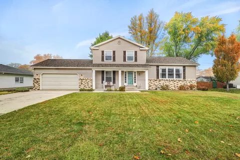18 Old Orchard Ln, Streator, IL 61364