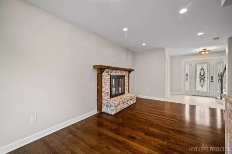 Living - 413 Cheever Ave, Geneva, IL 60134 photo 5 of 5