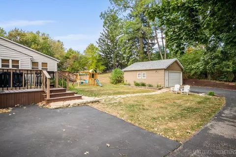 Exterior - 413 Cheever Ave, Geneva, IL 60134 photo 4 of 8