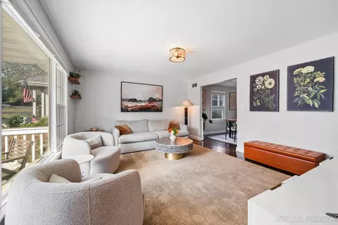 Living - 413 Cheever Ave, Geneva, IL 60134 photo 1 of 5