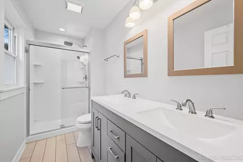 Bath - 413 Cheever Ave, Geneva, IL 60134 photo 2 of 3