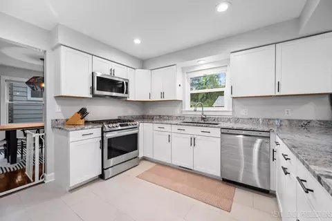 Kitchen - 413 Cheever Ave, Geneva, IL 60134 photo 1 of 4