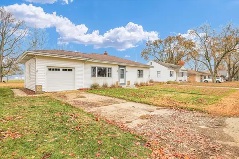 200 N Lincoln St, Thomasboro, IL 61878