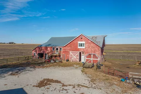 Exterior - 32892 Mcclure Rd, Colfax, IL 61728 photo 7 of 9