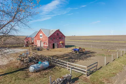 Exterior - 32892 Mcclure Rd, Colfax, IL 61728 photo 6 of 9