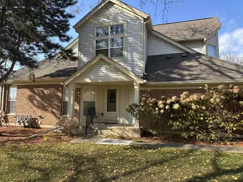 111 Ione Dr #A, South Elgin, IL 60177