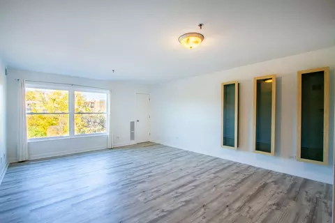 Living - 3265 Kirchoff Rd #223, Rolling Meadows, IL 60008 photo 1 of 4
