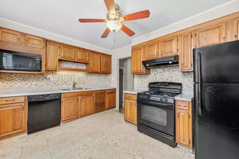 Kitchen - 686 2nd St, Crete, IL 60417 photo 1 of 2