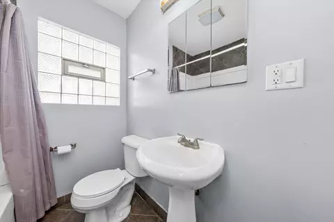 Bath - 686 2nd St, Crete, IL 60417 photo 1 of 3