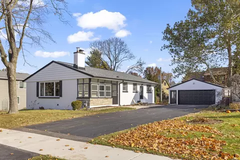 521 Lindley Ave, Westmont, IL 60559