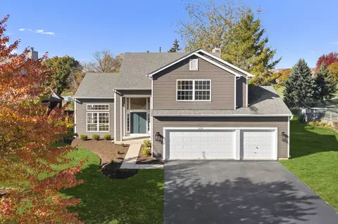 1133 Heavens Gate Dr, Lake In The Hills, IL 60156