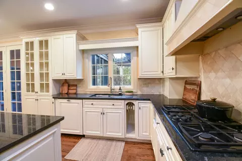 Kitchen - 3 Bridle Ct, Burr Ridge, IL 60527 photo 2 of 3