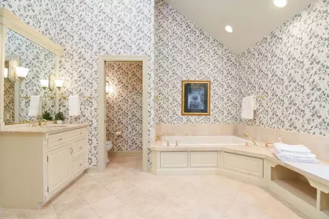 Bath - 3 Bridle Ct, Burr Ridge, IL 60527 photo 2 of 6