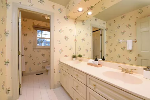 Bath - 3 Bridle Ct, Burr Ridge, IL 60527 photo 4 of 6