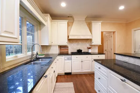 Kitchen - 3 Bridle Ct, Burr Ridge, IL 60527 photo 3 of 3