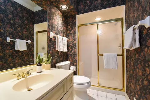 Bath - 3 Bridle Ct, Burr Ridge, IL 60527 photo 6 of 6