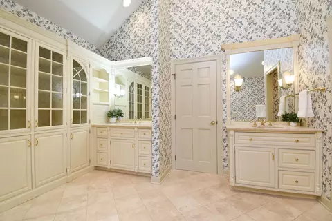 Bath - 3 Bridle Ct, Burr Ridge, IL 60527 photo 3 of 6