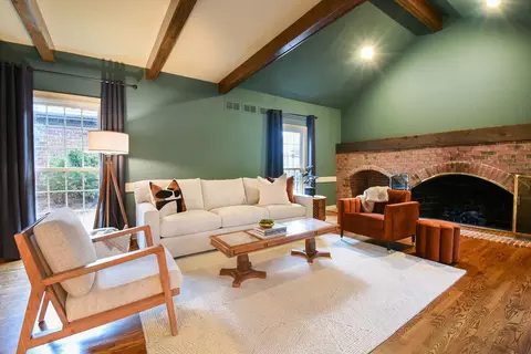 Living - 3 Bridle Ct, Burr Ridge, IL 60527 photo 4 of 6