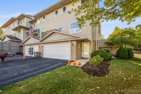 479 River Bend Rd #111, Naperville, IL 60540