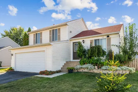 202 Parkwood Dr, Streamwood, IL 60107