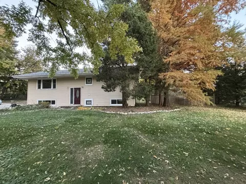 6 N431 Gary Ave, Roselle, IL 60172