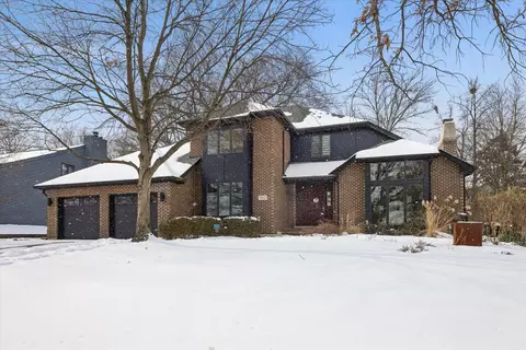 Exterior - 7612 Ridgewood Ln, Burr Ridge, IL 60527 photo 8 of 9