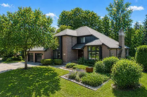 7612 Ridgewood Ln, Burr Ridge, IL 60527