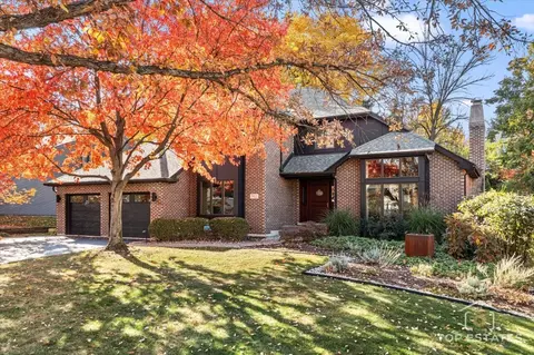 Exterior - 7612 Ridgewood Ln, Burr Ridge, IL 60527 photo 2 of 9